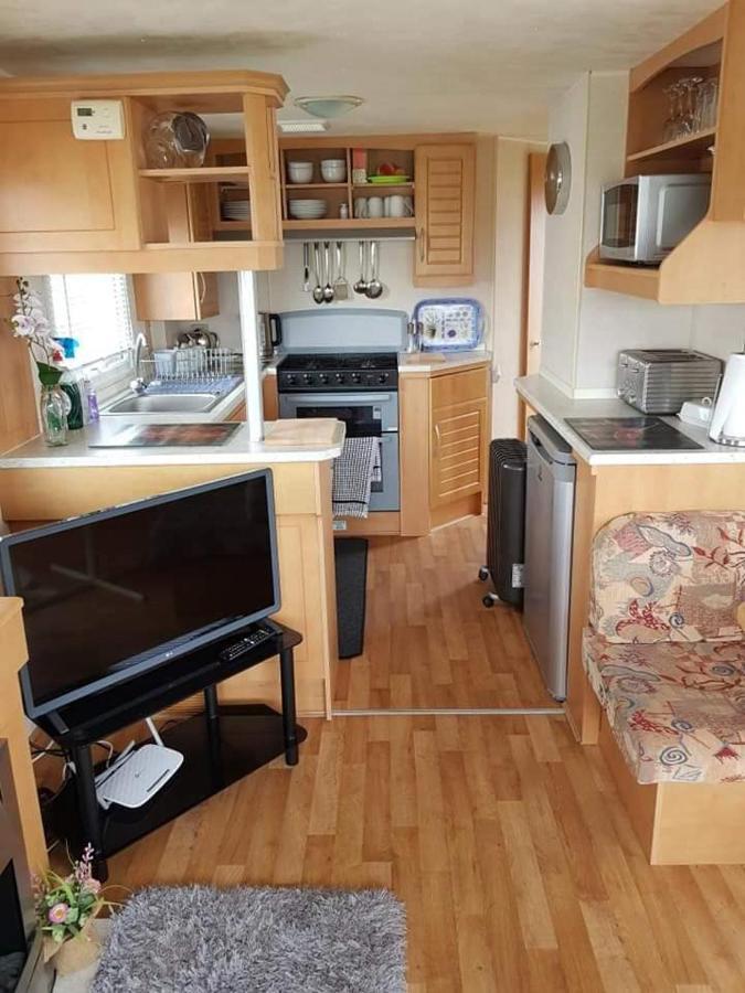 I 10 Caravan 4 Berth Chase Caravan Park Инголдмелс Экстерьер фото